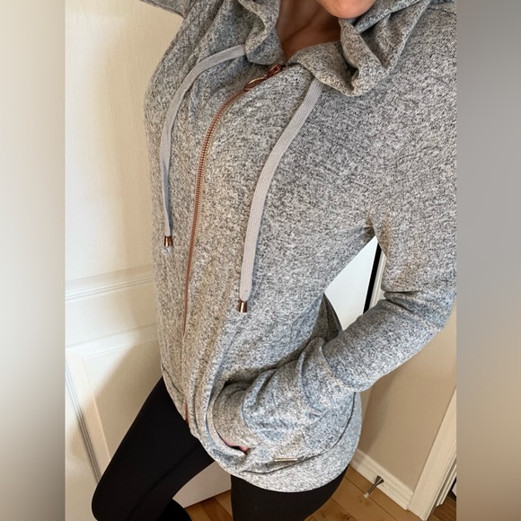 Heather grey la vie en rose hoodie - Picture 10 of 13